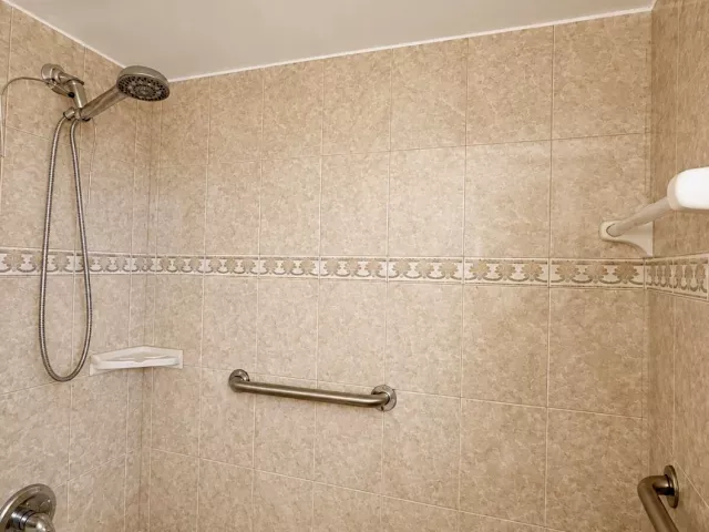 2-bedroom condo for sale in Sunny Isles Beach - 210 174TH Street 1901 - MondialRealty