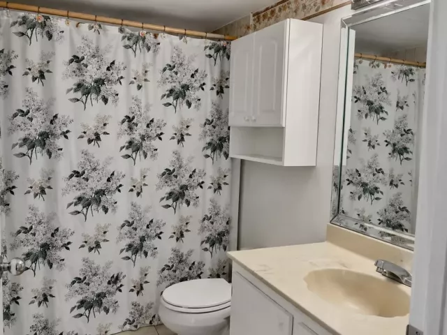 2-bedroom condo for sale in Sunny Isles Beach - 210 174TH Street 1901 - MondialRealty