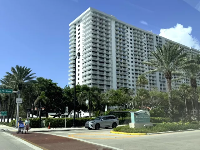 2-bedroom condo for sale in Sunny Isles Beach - 210 174TH Street 1901 - MondialRealty