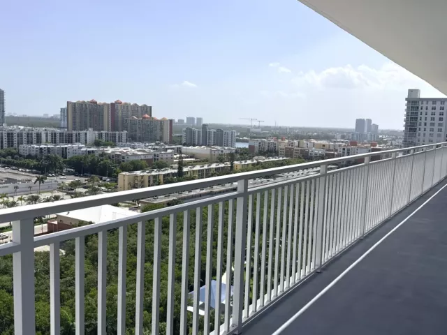 2-bedroom condo for sale in Sunny Isles Beach - 210 174TH Street 1901 - MondialRealty
