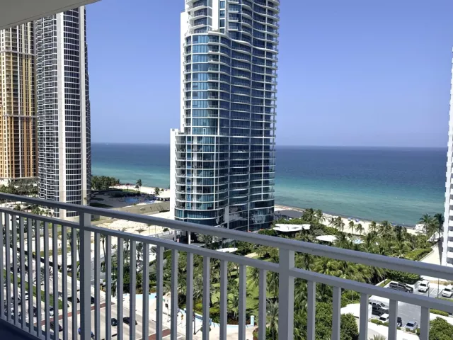 2-bedroom condo for sale in Sunny Isles Beach - 210 174TH Street 1901 - MondialRealty