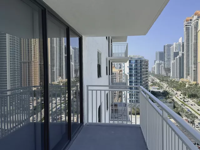 2-bedroom condo for sale in Sunny Isles Beach - 210 174TH Street 1901 - MondialRealty