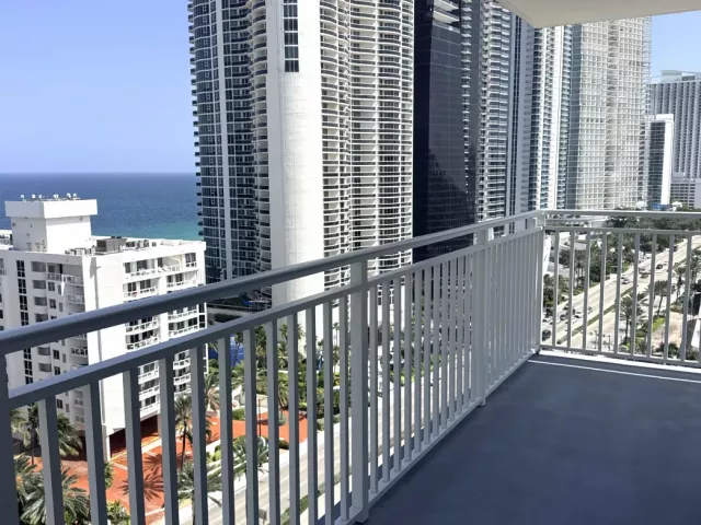 2-bedroom condo for sale in Sunny Isles Beach - 210 174TH Street 1901 - MondialRealty