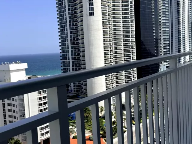 2-bedroom condo for sale in Sunny Isles Beach - 210 174TH Street 1901 - MondialRealty