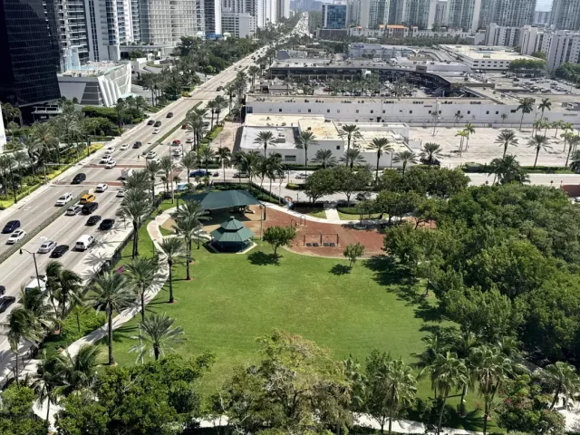 2-bedroom condo for sale in Sunny Isles Beach - 210 174TH Street 1901 - MondialRealty