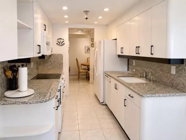 2-bedroom condo for sale in Sunny Isles Beach - 210 174TH Street 1901 - MondialRealty