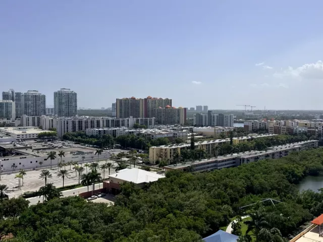2-bedroom condo for sale in Sunny Isles Beach - 210 174TH Street 1901 - MondialRealty