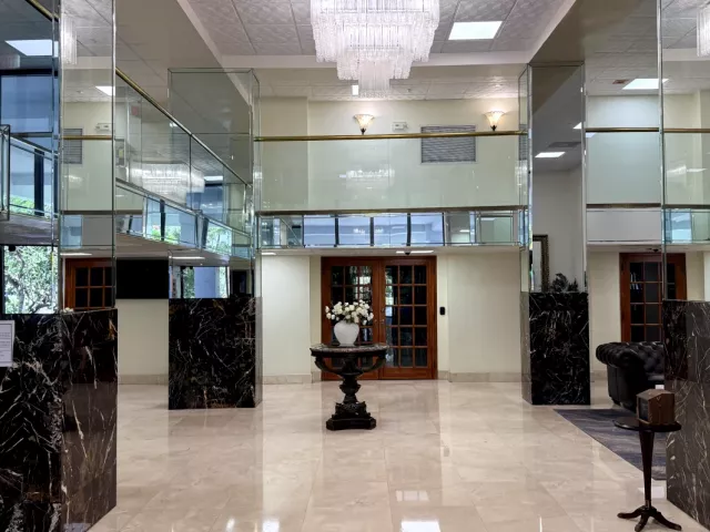 2-bedroom condo for sale in Sunny Isles Beach - 210 174TH Street 1901 - MondialRealty