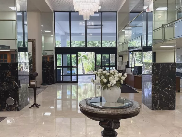 2-bedroom condo for sale in Sunny Isles Beach - 210 174TH Street 1901 - MondialRealty