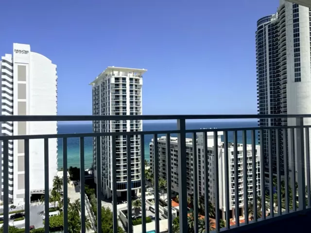 2-bedroom condo for sale in Sunny Isles Beach - 210 174TH Street 1901 - MondialRealty