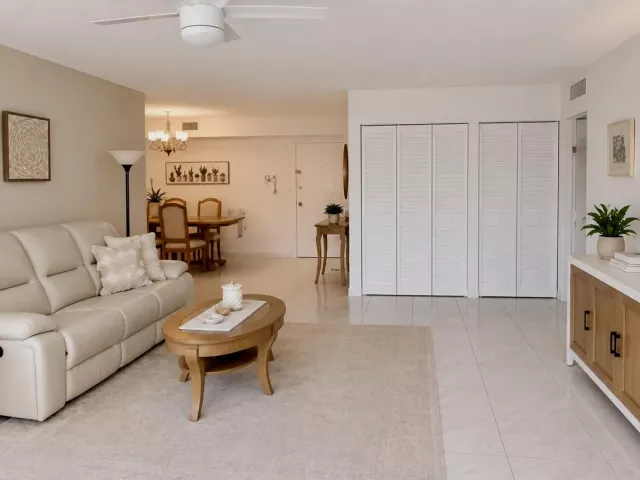2-bedroom condo for sale in Sunny Isles Beach - 210 174TH Street 1901 - MondialRealty