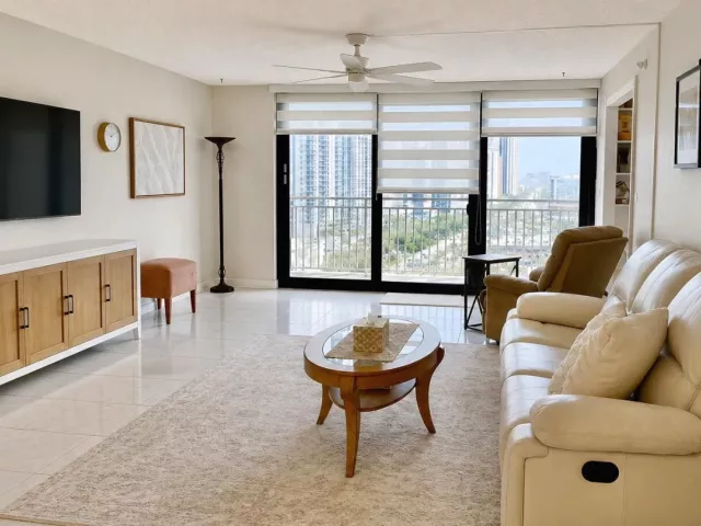 2-bedroom condo for sale in Sunny Isles Beach - 210 174TH Street 1901 - MondialRealty