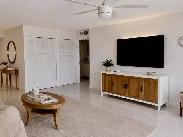 2-bedroom condo for sale in Sunny Isles Beach - 210 174TH Street 1901 - MondialRealty
