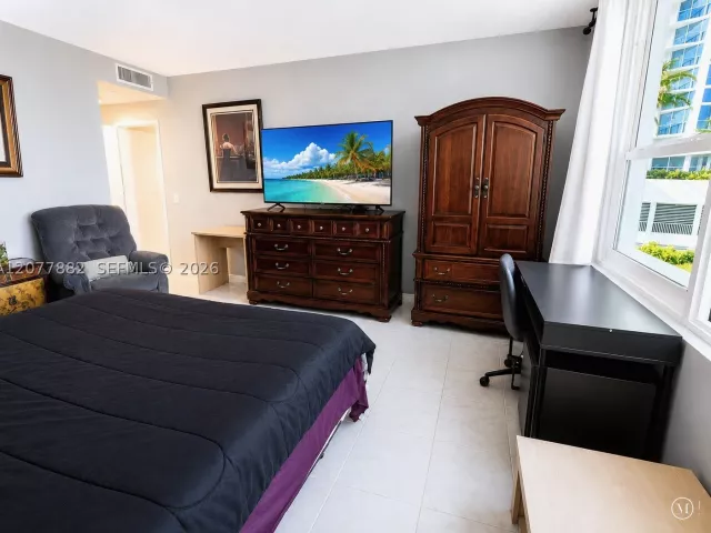2-bedroom condo for rent in Hollywood - 3505 S Ocean Dr 206 - MondialRealty