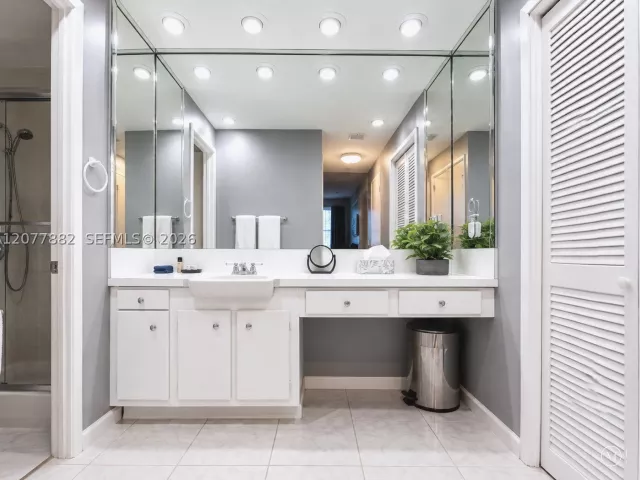 2-bedroom condo for rent in Hollywood - 3505 S Ocean Dr 206 - MondialRealty