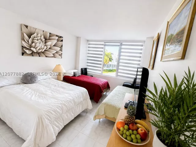 2-bedroom condo for rent in Hollywood - 3505 S Ocean Dr 206 - MondialRealty