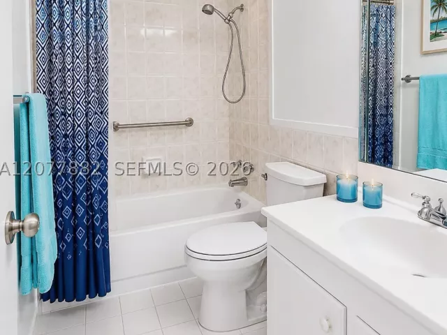 2-bedroom condo for rent in Hollywood - 3505 S Ocean Dr 206 - MondialRealty