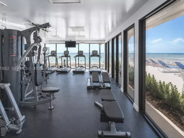 2-bedroom condo for rent in Hollywood - 3505 S Ocean Dr 206 - MondialRealty