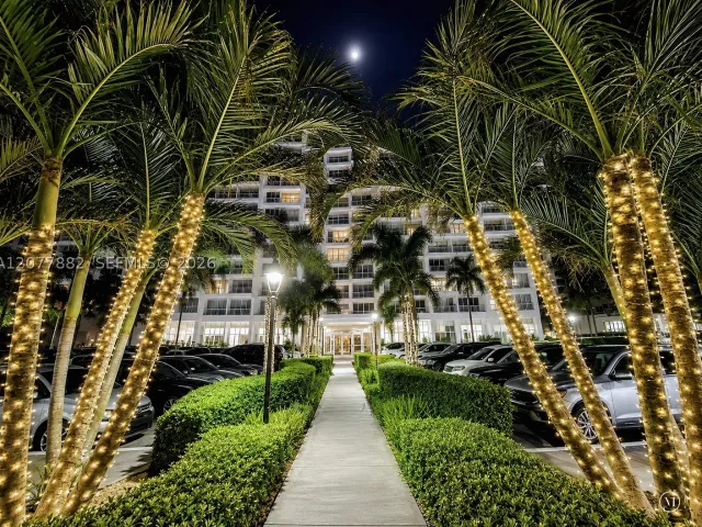2-bedroom condo for rent in Hollywood - 3505 S Ocean Dr 206 - MondialRealty
