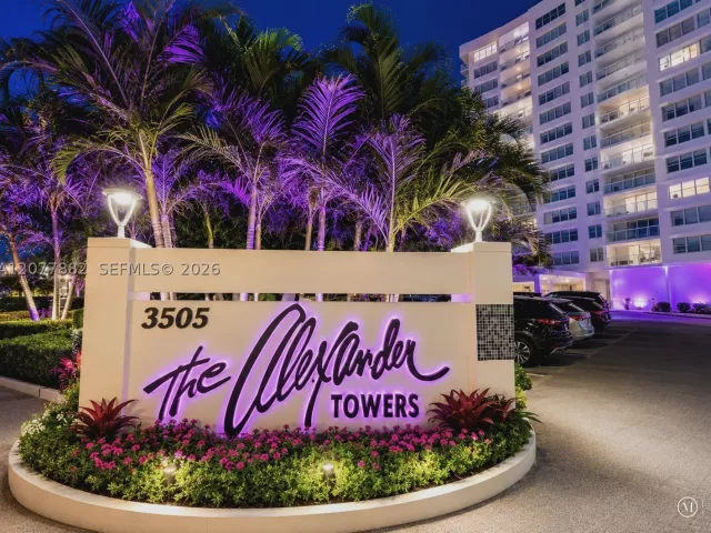 2-bedroom condo for rent in Hollywood - 3505 S Ocean Dr 206 - MondialRealty