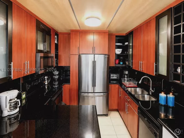 2-bedroom condo for rent in Hollywood - 3505 S Ocean Dr 206 - MondialRealty