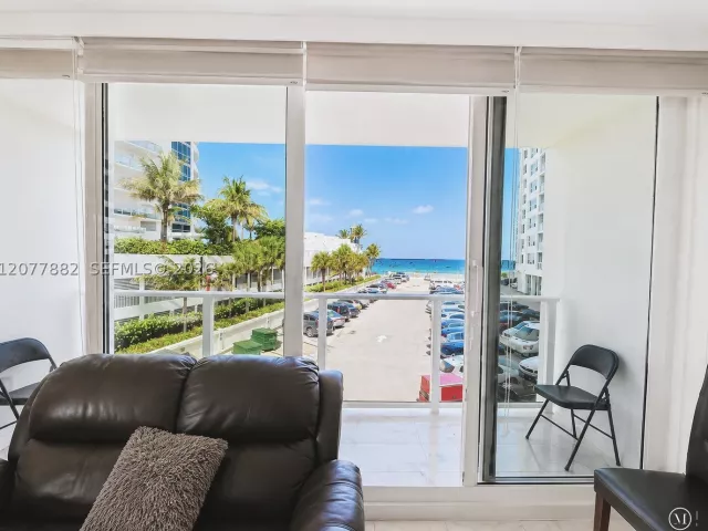 2-bedroom condo for rent in Hollywood - 3505 S Ocean Dr 206 - MondialRealty