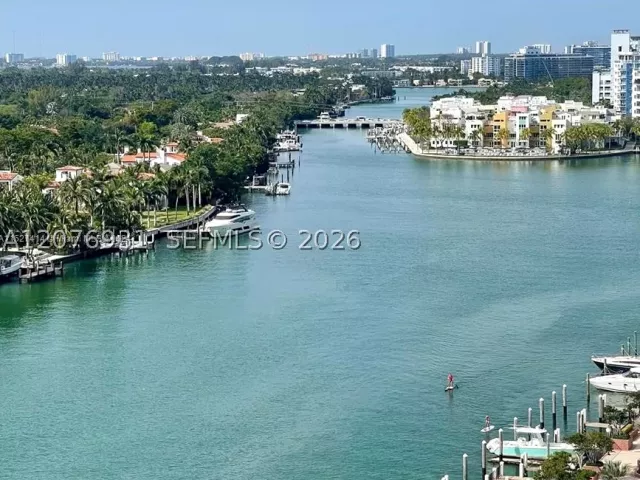 2-bedroom condo for rent in Miami Beach - 5600 Collins Ave 16P - MondialRealty