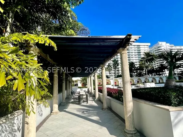 2-bedroom condo for rent in Miami Beach - 5600 Collins Ave 16P - MondialRealty