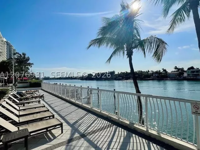 2-bedroom condo for rent in Miami Beach - 5600 Collins Ave 16P - MondialRealty