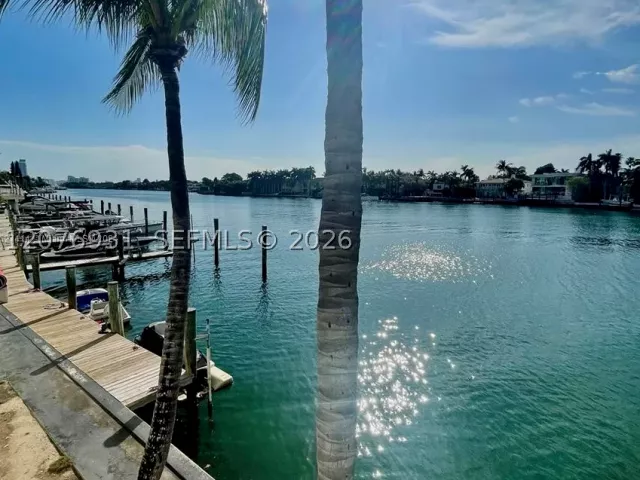 2-bedroom condo for rent in Miami Beach - 5600 Collins Ave 16P - MondialRealty