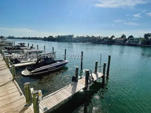 2-bedroom condo for rent in Miami Beach - 5600 Collins Ave 16P - MondialRealty