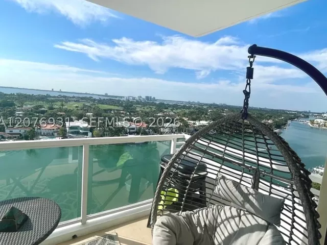 2-bedroom condo for rent in Miami Beach - 5600 Collins Ave 16P - MondialRealty