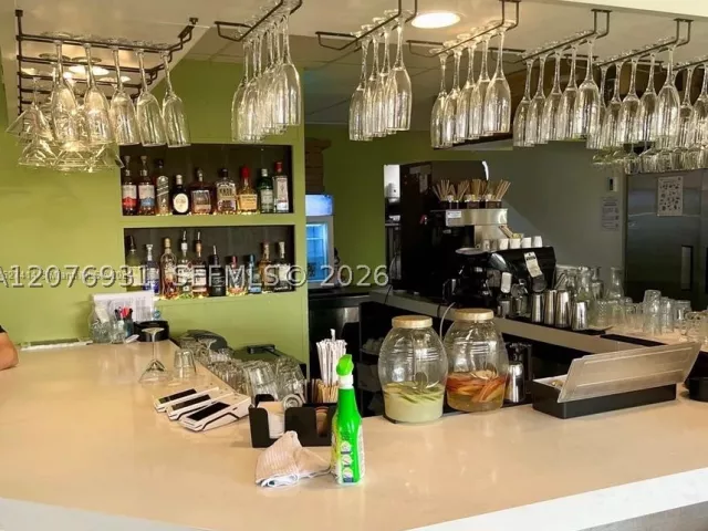 2-bedroom condo for rent in Miami Beach - 5600 Collins Ave 16P - MondialRealty