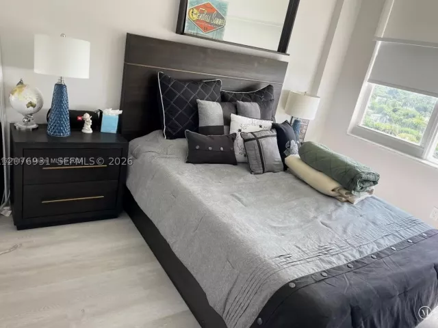2-bedroom condo for rent in Miami Beach - 5600 Collins Ave 16P - MondialRealty
