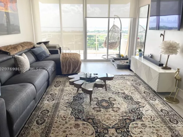 2-bedroom condo for rent in Miami Beach - 5600 Collins Ave 16P - MondialRealty