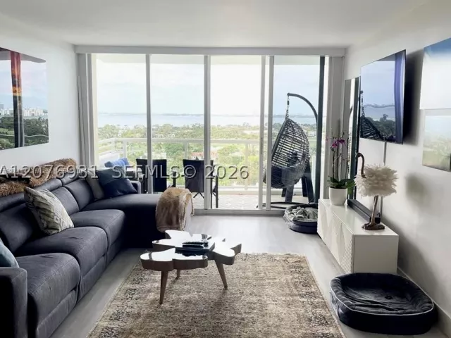 2-bedroom condo for rent in Miami Beach - 5600 Collins Ave 16P - MondialRealty