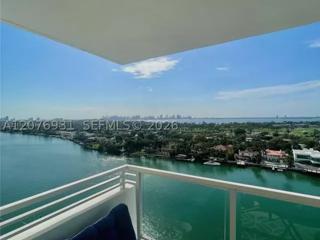 2-bedroom condo for rent in Miami Beach - 5600 Collins Ave 16P - MondialRealty