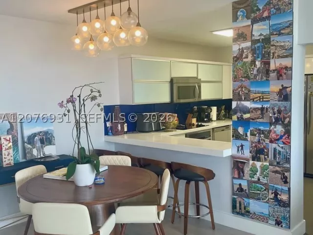 2-bedroom condo for rent in Miami Beach - 5600 Collins Ave 16P - MondialRealty