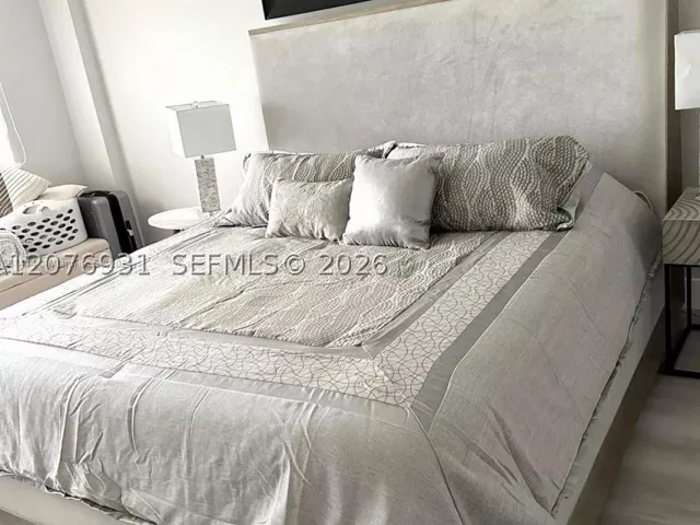2-bedroom condo for rent in Miami Beach - 5600 Collins Ave 16P - MondialRealty