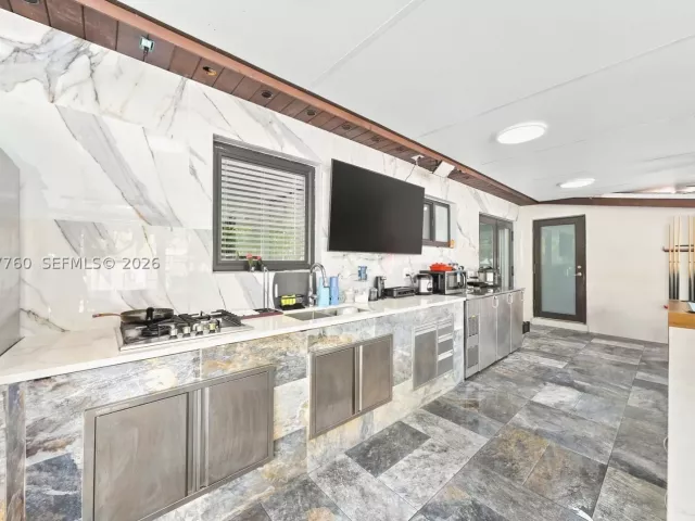 3-bedroom home for sale in Miami - 10125 SW 84th St - MondialRealty