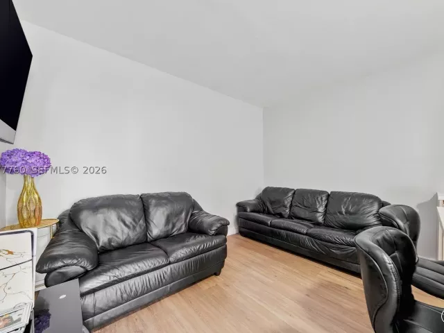 3-bedroom home for sale in Miami - 10125 SW 84th St - MondialRealty