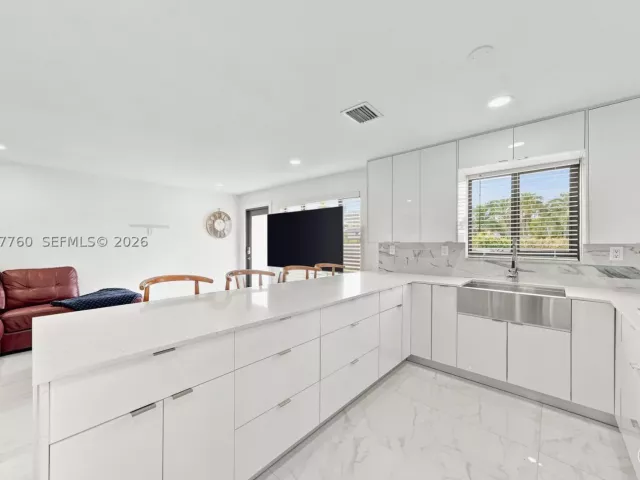 3-bedroom home for sale in Miami - 10125 SW 84th St - MondialRealty