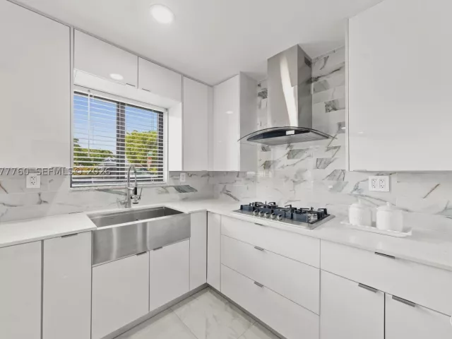 3-bedroom home for sale in Miami - 10125 SW 84th St - MondialRealty