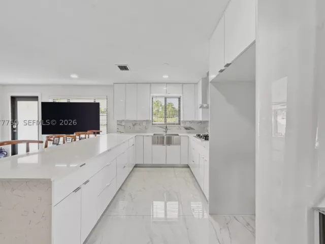 3-bedroom home for sale in Miami - 10125 SW 84th St - MondialRealty