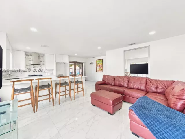 3-bedroom home for sale in Miami - 10125 SW 84th St - MondialRealty