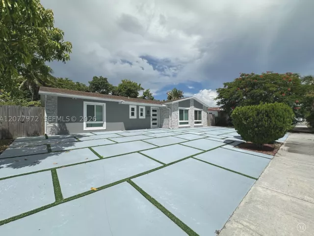 4-bedroom home for sale in Miami - 15244 SW 108th Ct - MondialRealty