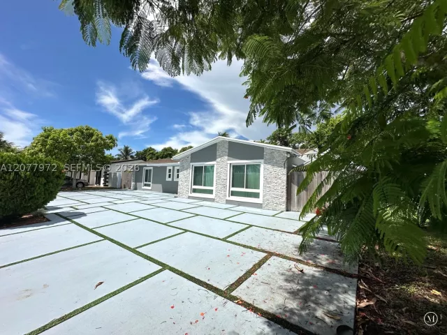 4-bedroom home for sale in Miami - 15244 SW 108th Ct - MondialRealty