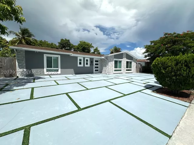 4-bedroom home for sale in Miami - 15244 SW 108th Ct - MondialRealty