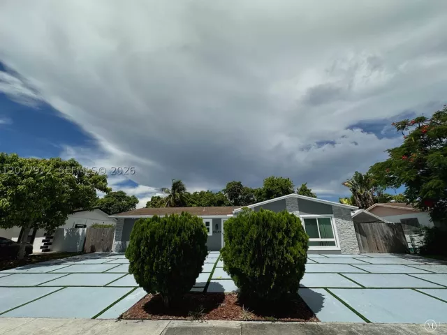 4-bedroom home for sale in Miami - 15244 SW 108th Ct - MondialRealty