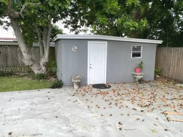 4-bedroom home for sale in Miami - 15244 SW 108th Ct - MondialRealty